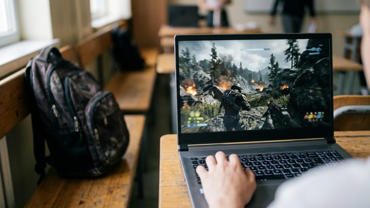 Gamen op schoolwifi: hoe je firewalls en blokkades omzeilt met een vpn