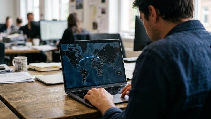 ExpressVPN vs CyberGhost: welke VPN is de beste keuze?